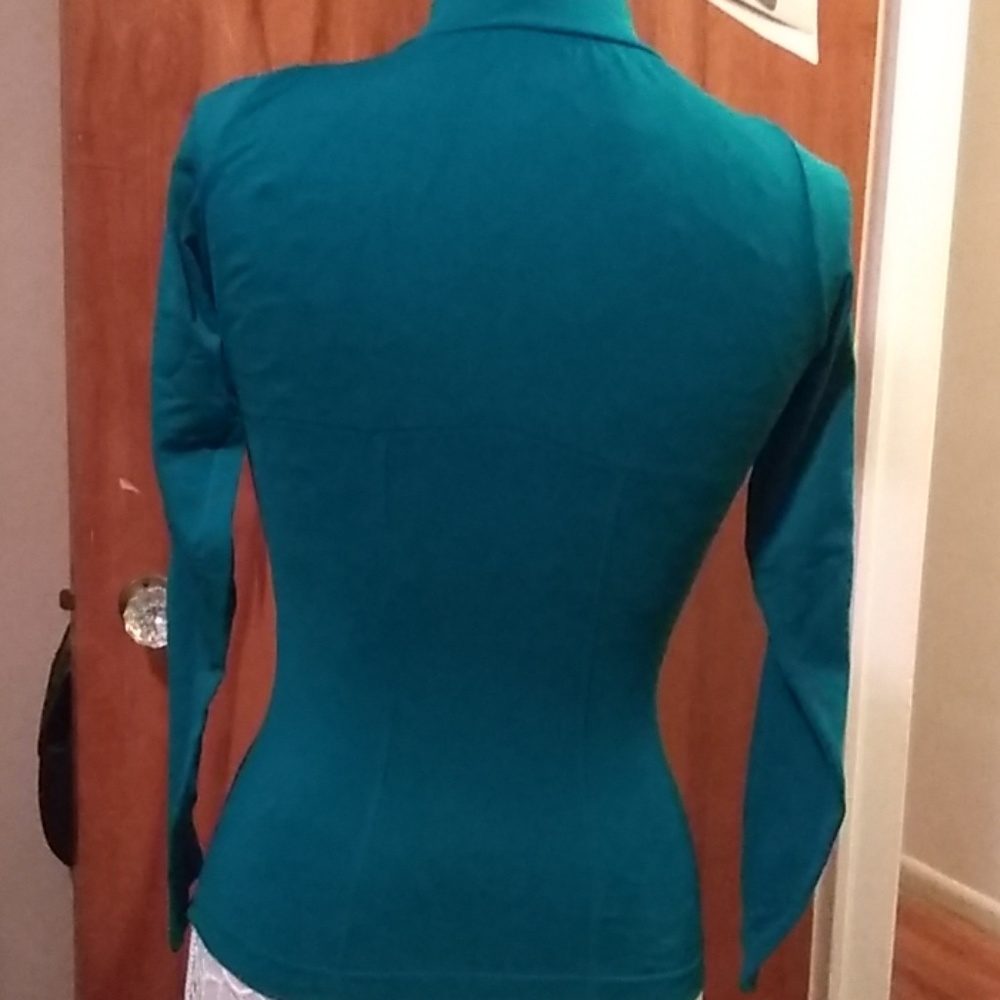 Basic keyhole turtle neck - Picture 2 of 2